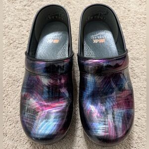 Dansko XP2 Color Sweep Clog - 37 / 7